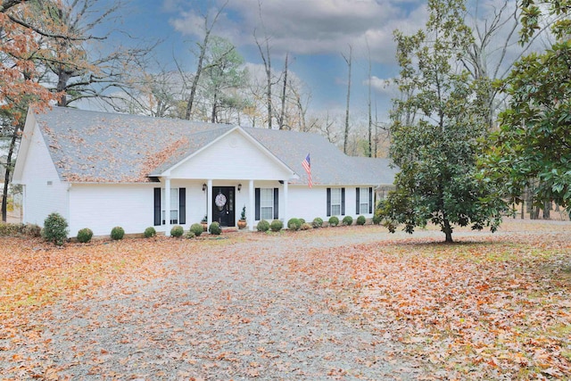 single story home with covered porch