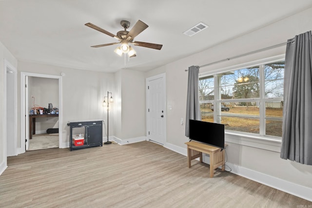 living area featuring light wood-type flooring and ceiling fan