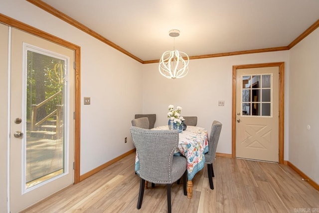 dining area featuring an inviting chandelier, light hardwood / wood-style floors, and ornamental molding