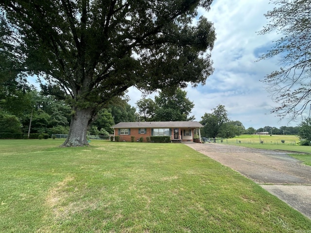 single story home featuring a front lawn