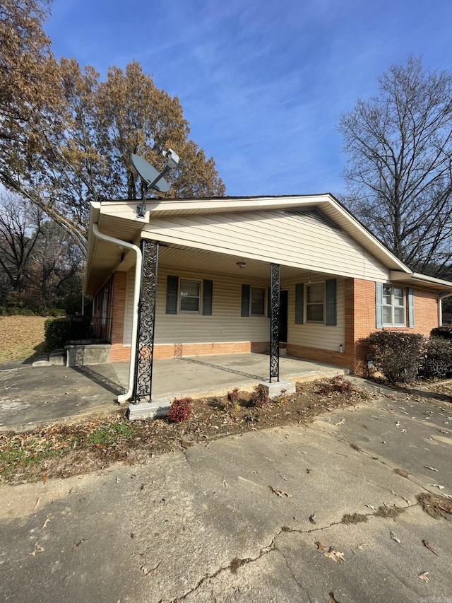 view of front of property featuring a carport