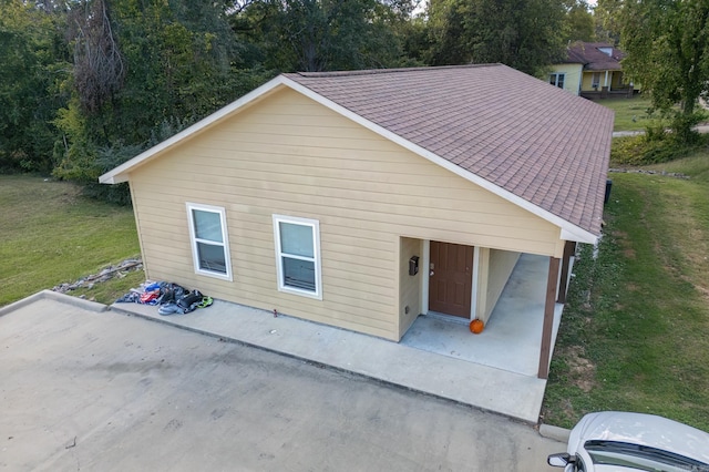 view of front of home with a front yard