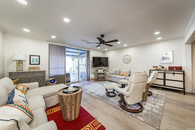 living room featuring ceiling fan, light hardwood / wood-style flooring, and ornamental molding