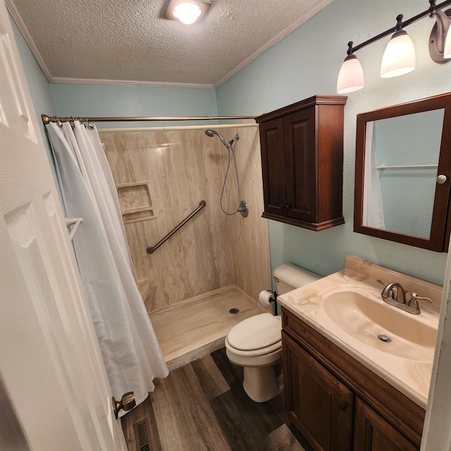 bathroom with a shower with shower curtain, hardwood / wood-style floors, a textured ceiling, and crown molding