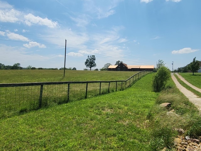 view of yard featuring a rural view