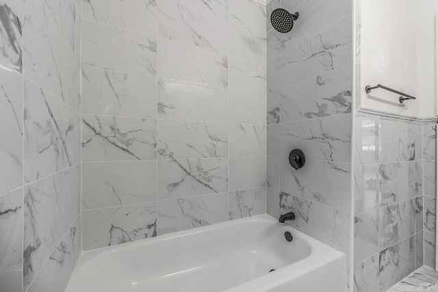 bathroom featuring tiled shower / bath combo