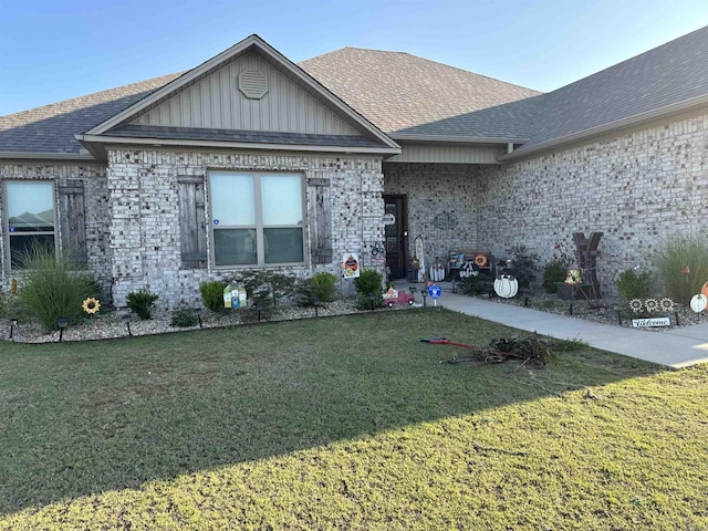 view of front of home with a front yard