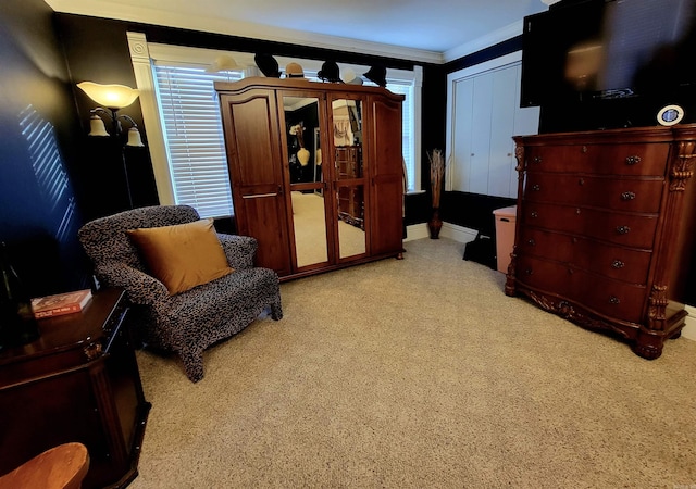 sitting room with ornamental molding