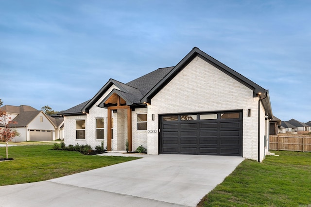 view of front facade featuring a garage and a front yard