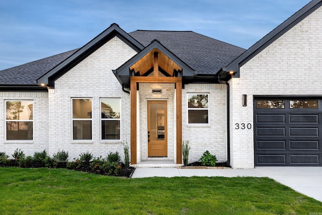 view of front facade with a garage and a front yard