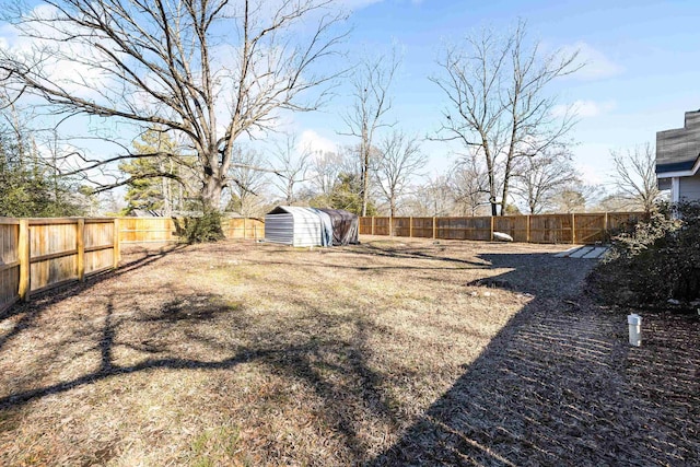 view of yard with a storage shed