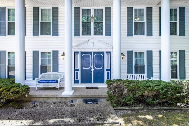 property entrance featuring covered porch