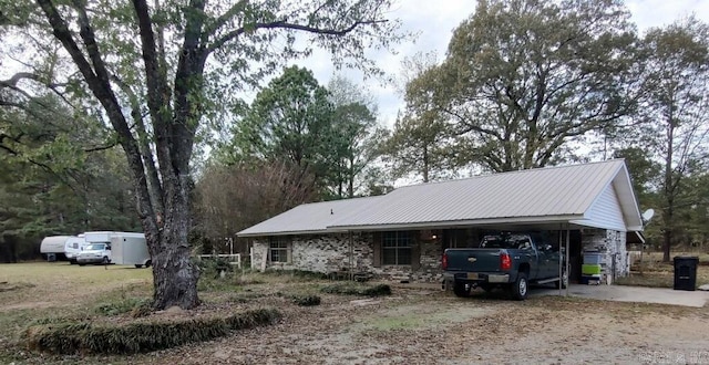 view of front facade with a carport