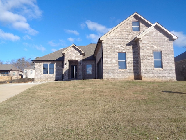 view of front of property with a front yard