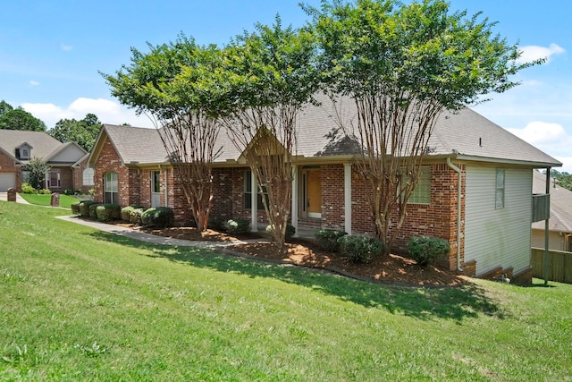 view of front facade with a front lawn