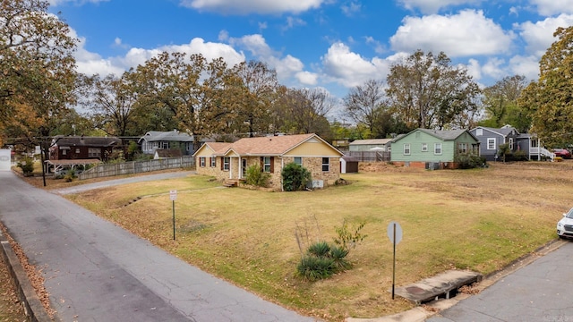 view of front of home featuring a front yard