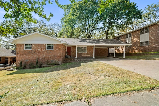 view of front of home with a carport and a front lawn