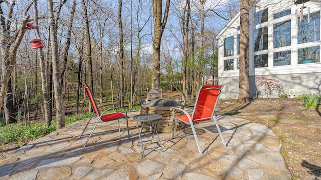 view of patio with an outdoor fire pit