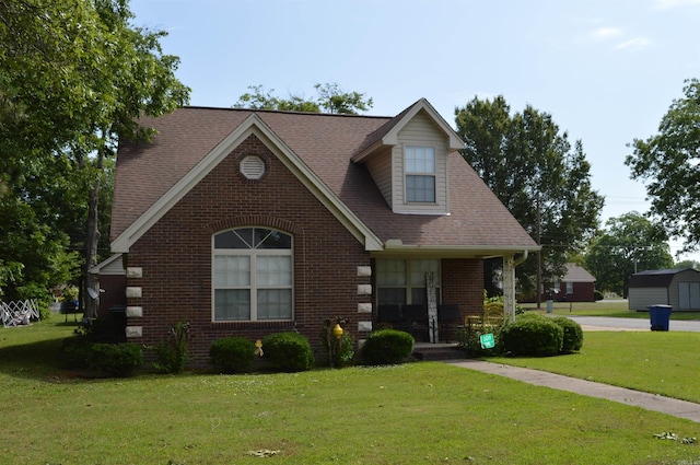 view of front of property with a front yard