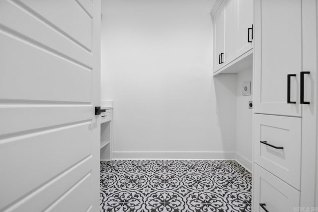 clothes washing area with hookup for an electric dryer and cabinets