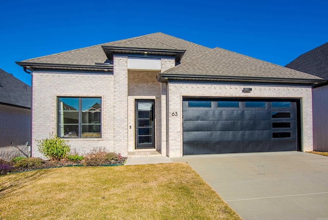 view of front of home featuring a front lawn and a garage