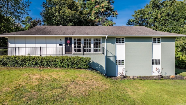 single story home featuring a front yard