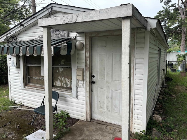 view of property entrance