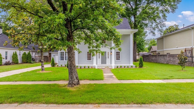 view of front of home with a front lawn