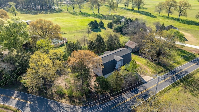 birds eye view of property featuring a rural view