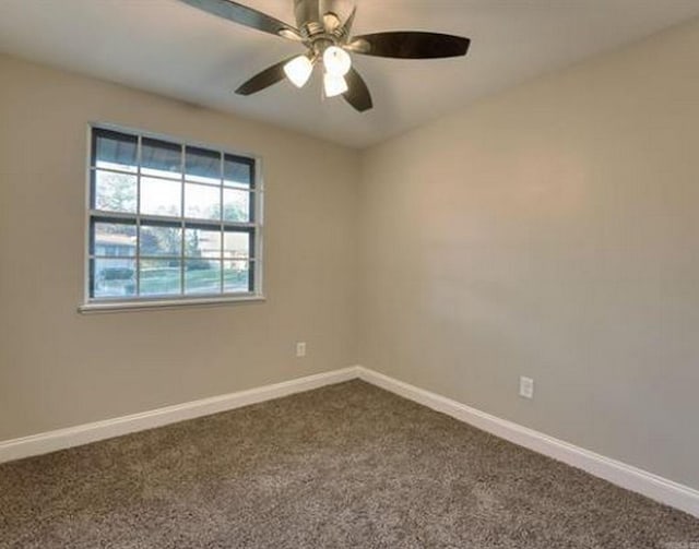 carpeted empty room featuring ceiling fan