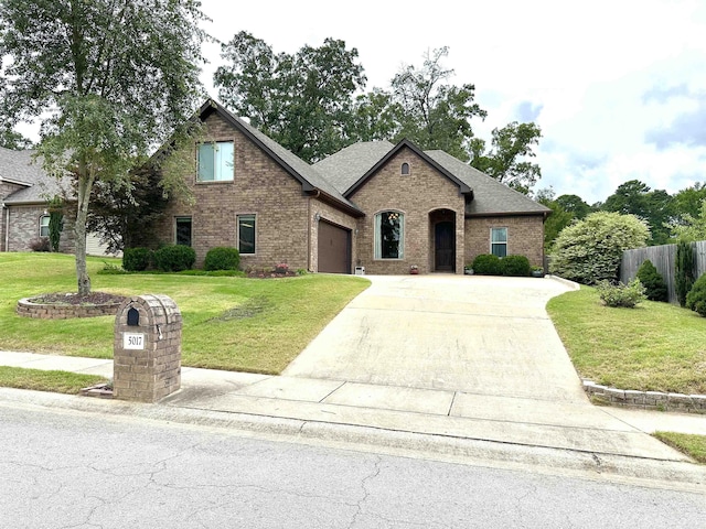 view of front of home featuring a front yard