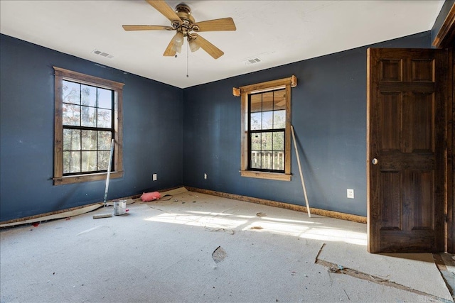 empty room featuring plenty of natural light and ceiling fan