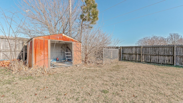 view of yard with a shed