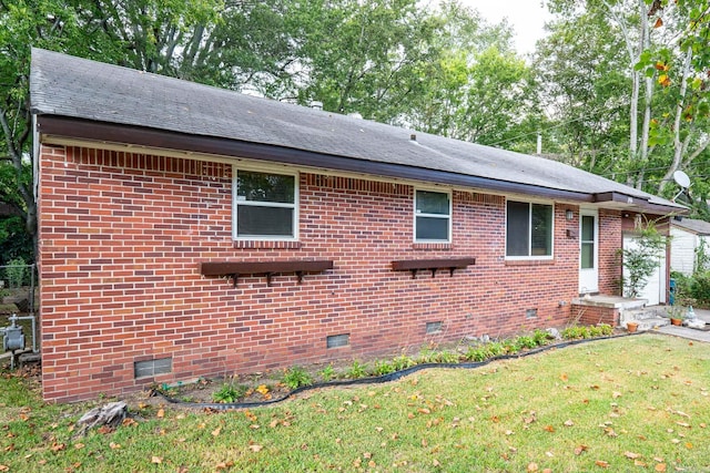 view of front of property featuring a front yard