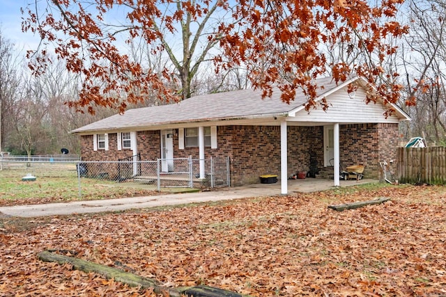 single story home with a front lawn