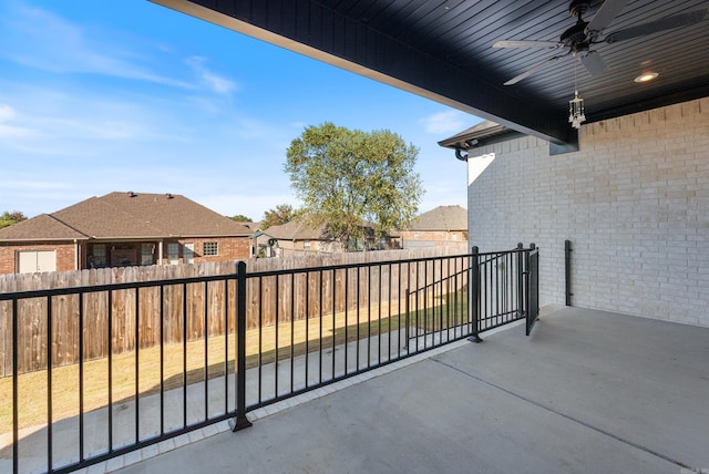 balcony featuring a residential view and a ceiling fan