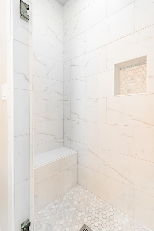 bathroom featuring tiled shower