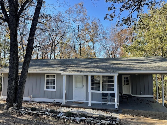 view of front of house featuring a porch