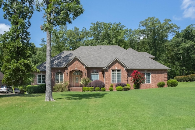 view of front of home featuring a front lawn