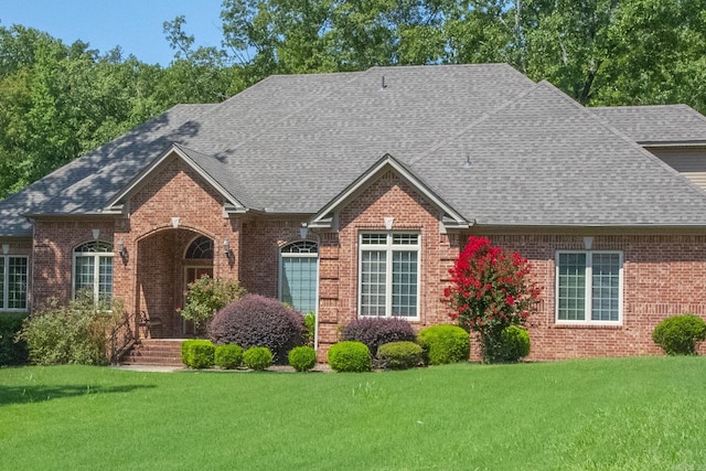 view of front of house with a front lawn