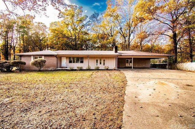 single story home featuring a carport