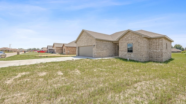 view of front of house with a front lawn and a garage