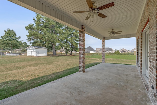 view of patio featuring ceiling fan