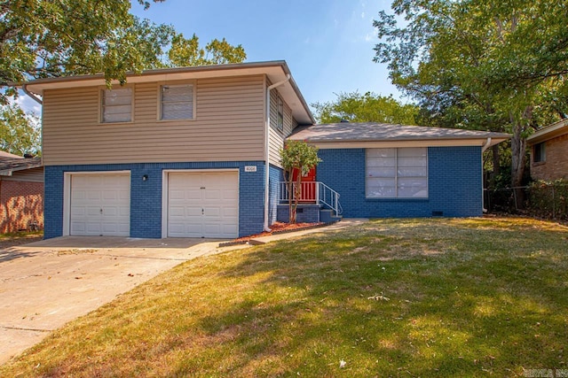 view of front facade featuring a front lawn and a garage