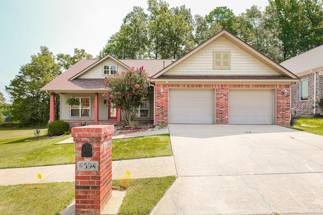 view of front of home featuring a front lawn