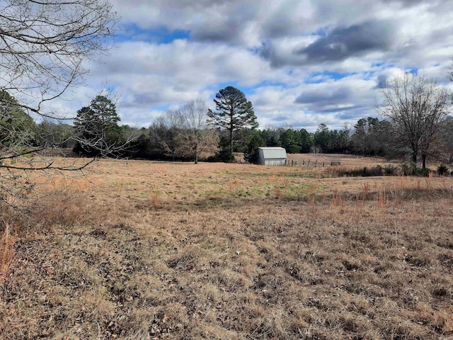 view of yard featuring a rural view