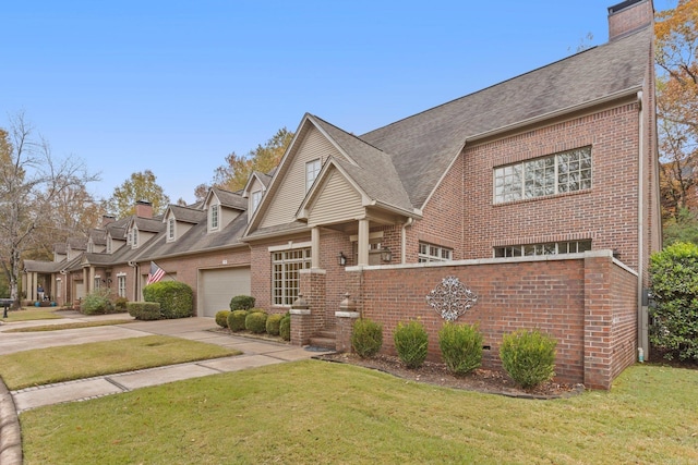 view of front of property featuring a front yard