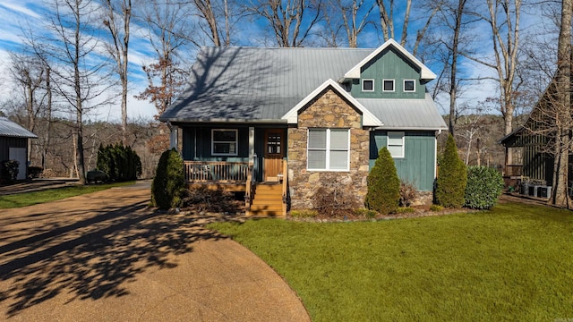 view of front of home featuring a porch and a front yard