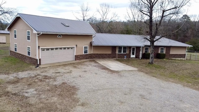 view of front of property featuring a garage