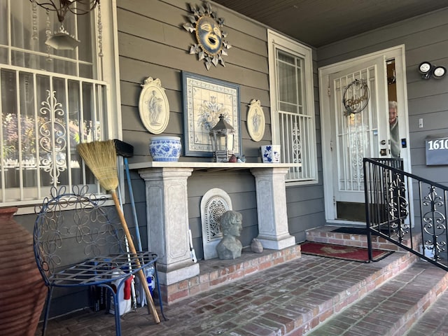 property entrance featuring covered porch